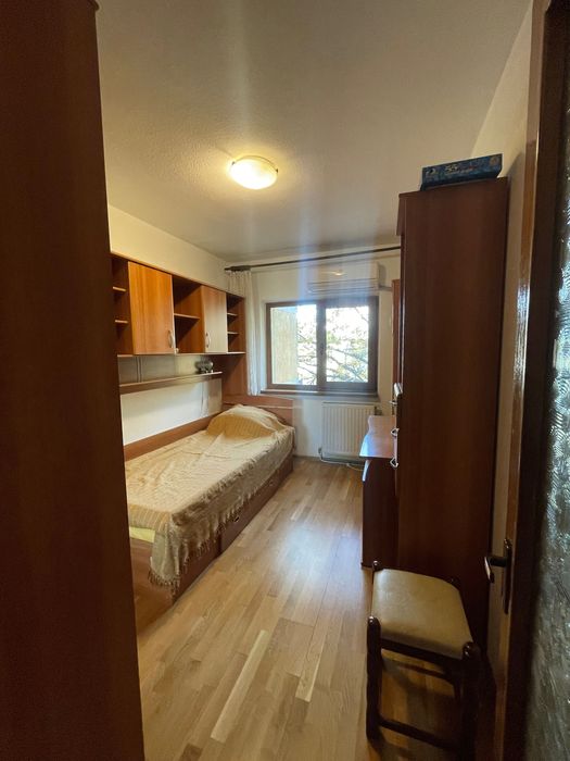 Inchiriez ap 3 camere decomandate in centru