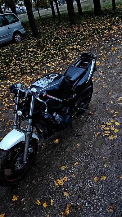 Продавам -Yamaha fzr 600