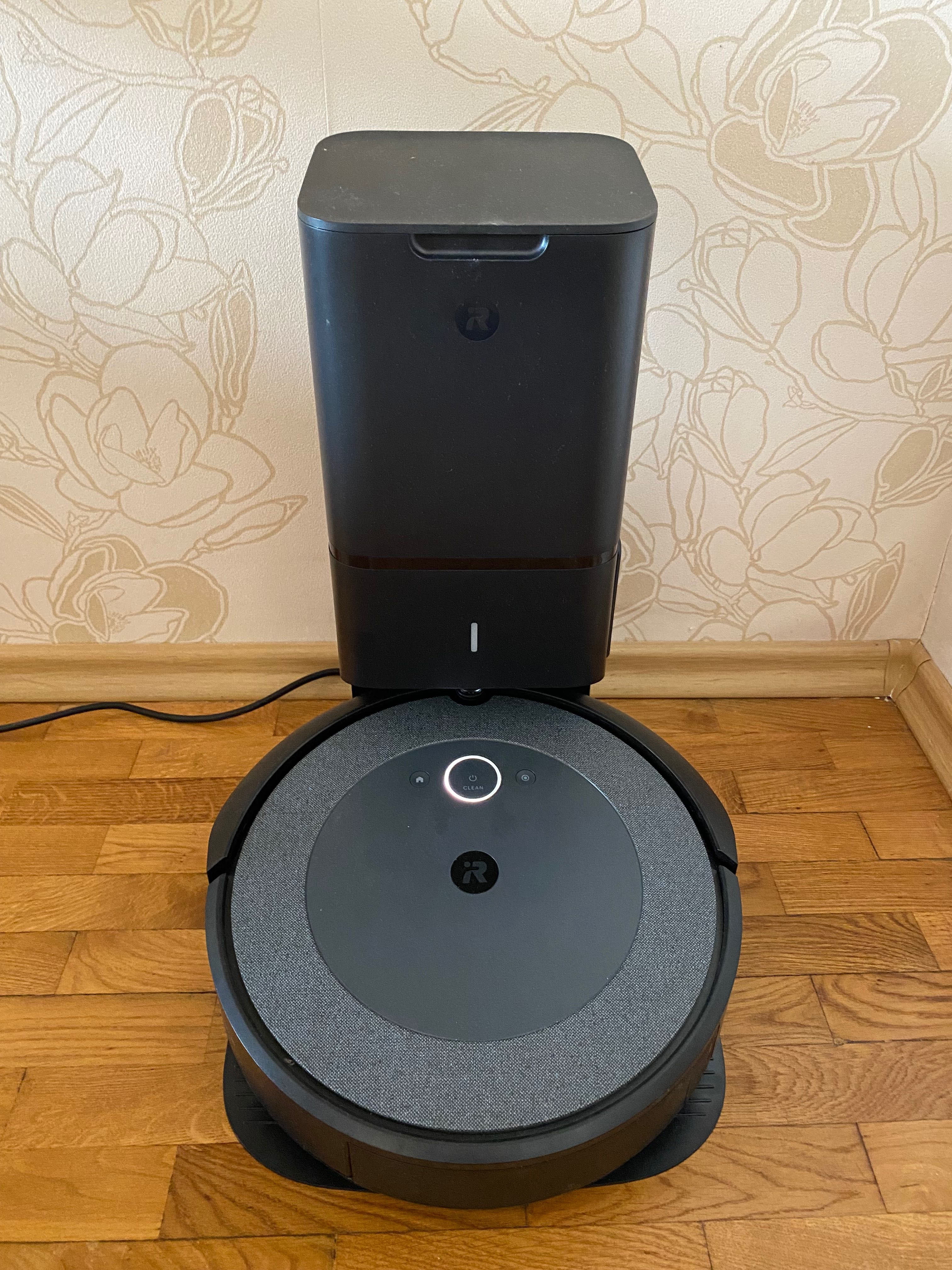 Прахосмукачка робот iRobot Roomba i5+ (i5658) със самопочистваща база