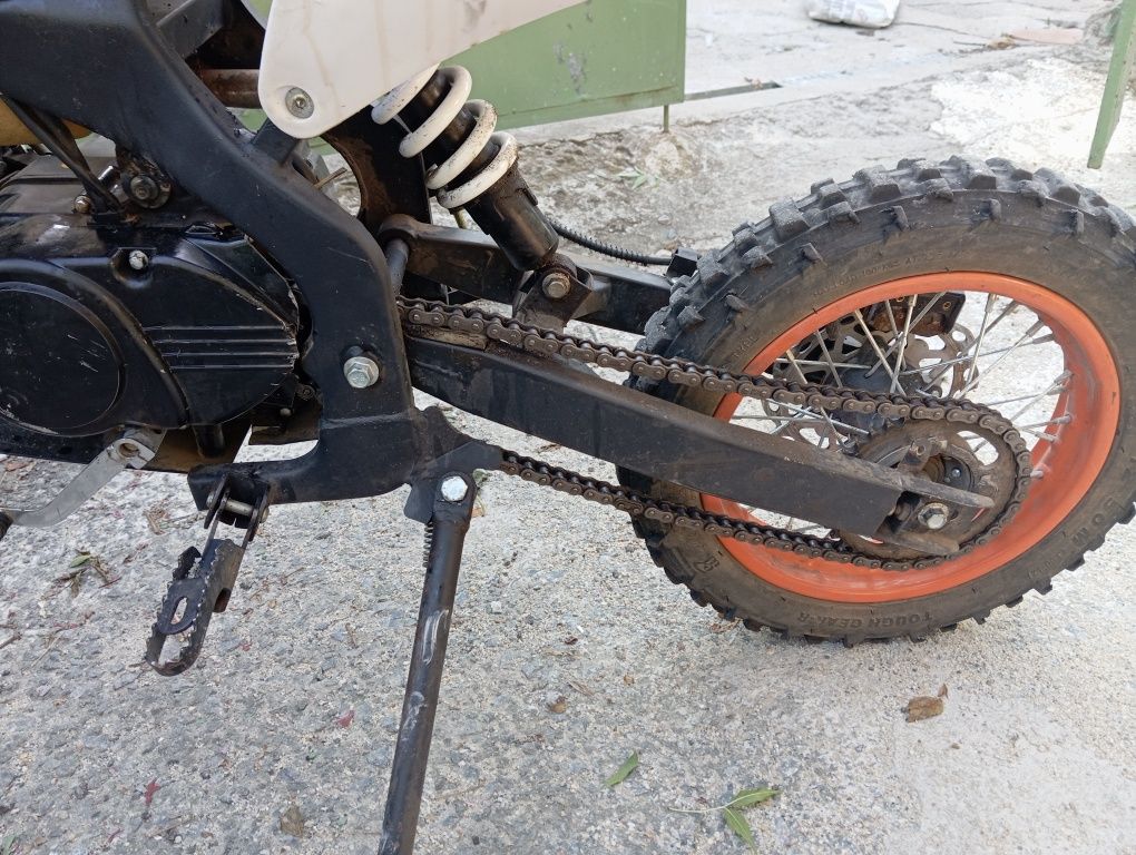 Продавам кросов мотор 125 бубиков 4т