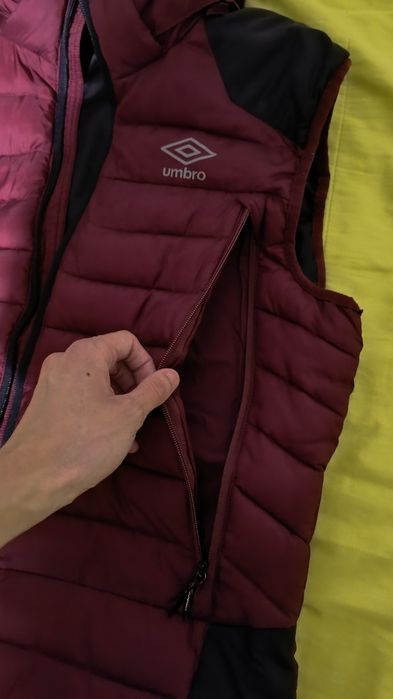 Оригинална грейка (Елек) Umbro на перфектна цена!