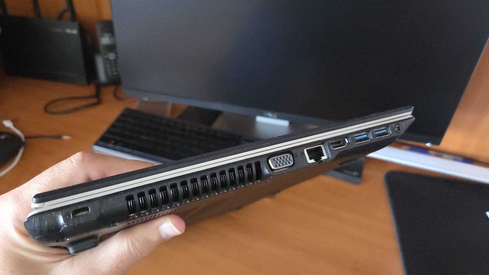 Vand laptop Acer - Baterie buna - ca nou - 15,6 inch - Geforce - SSD