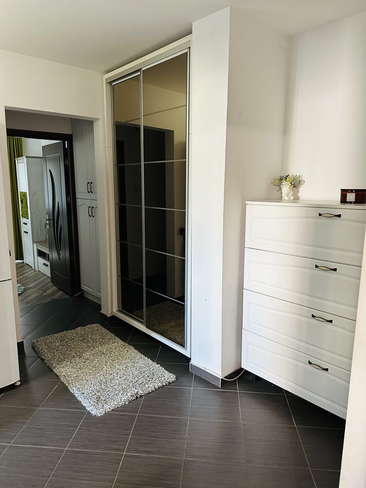 Inchiriez apartament