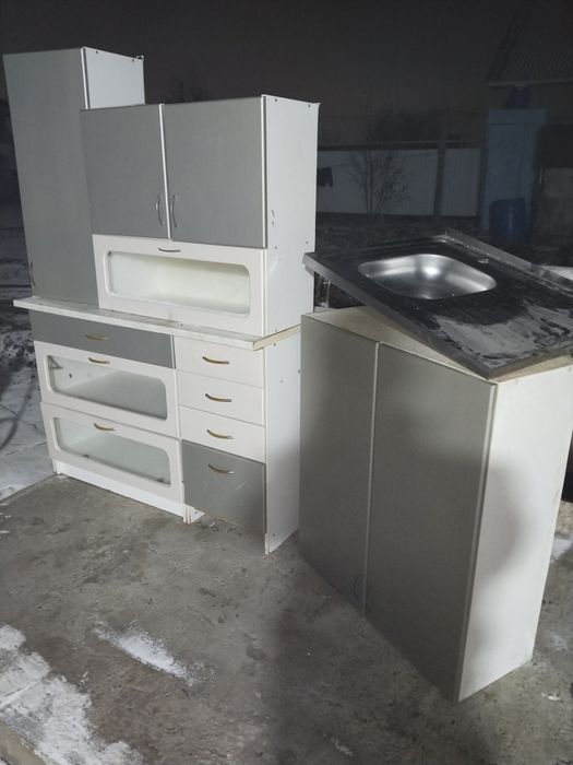 Продам кухонный гарнитур в хорошем состоянии.