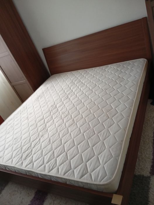 Vând pat 180/80 saltea inclusa