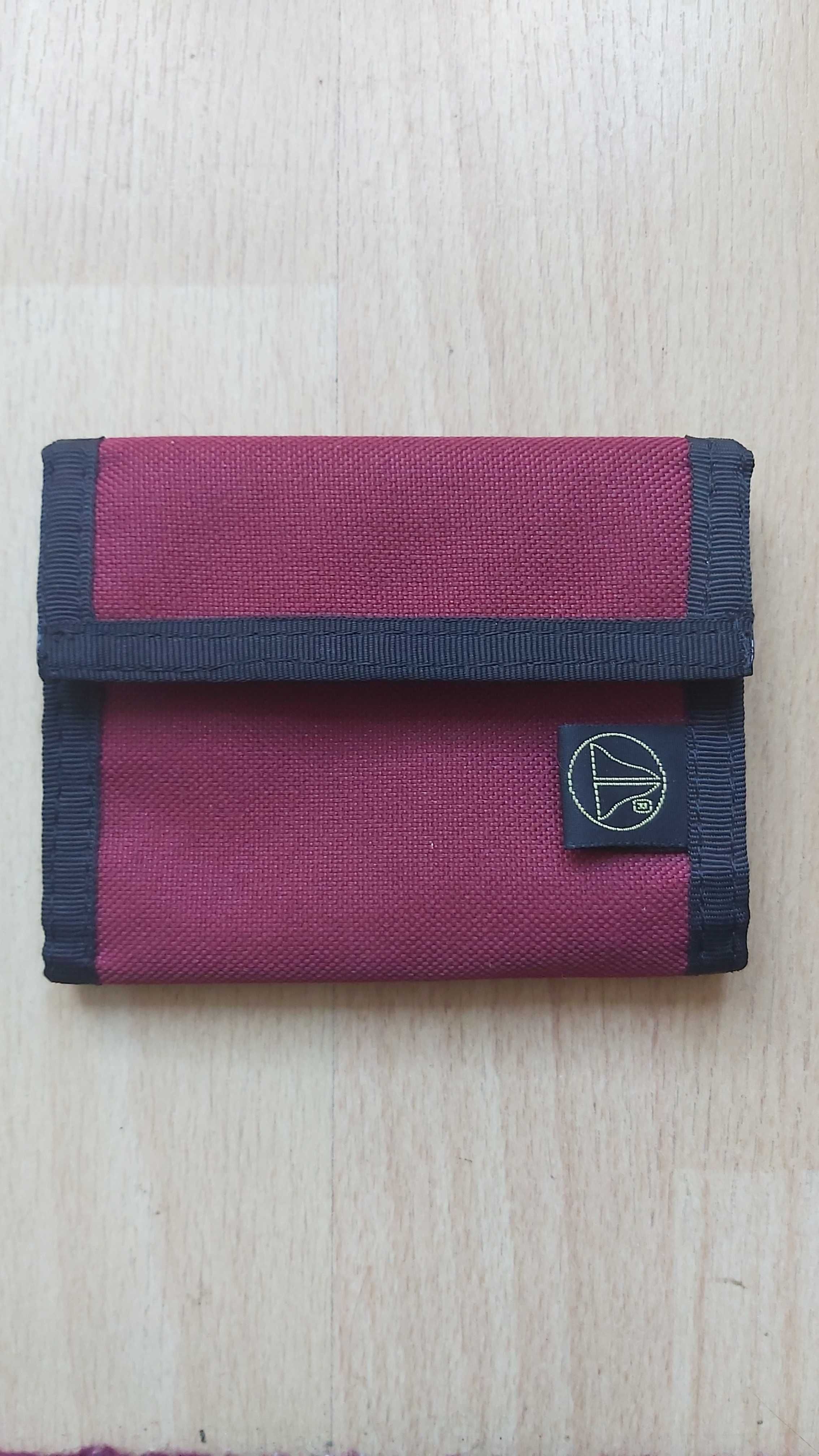 Vând portofel nou material textil