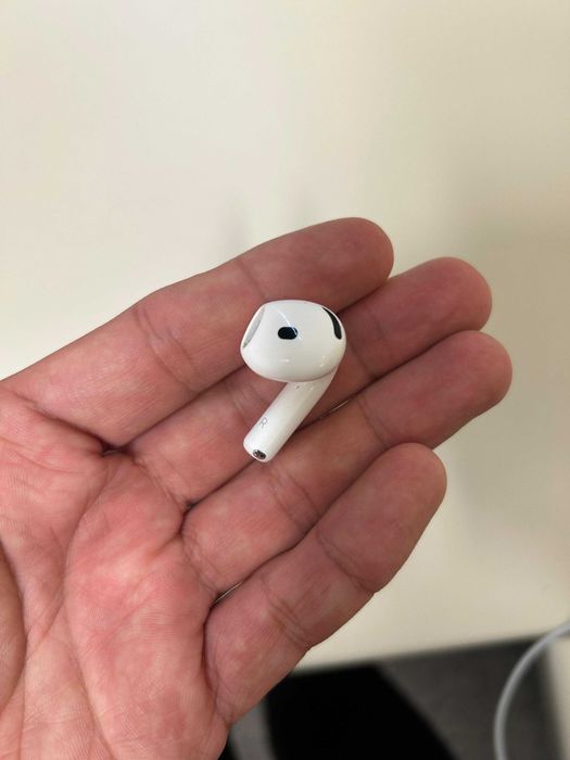 Продам airpods 4.0 правый наушник. Кейса нет