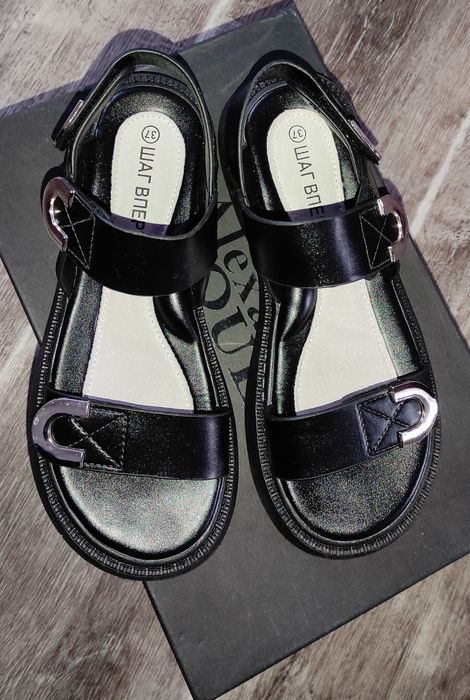 Сандали новые чёрного цвета