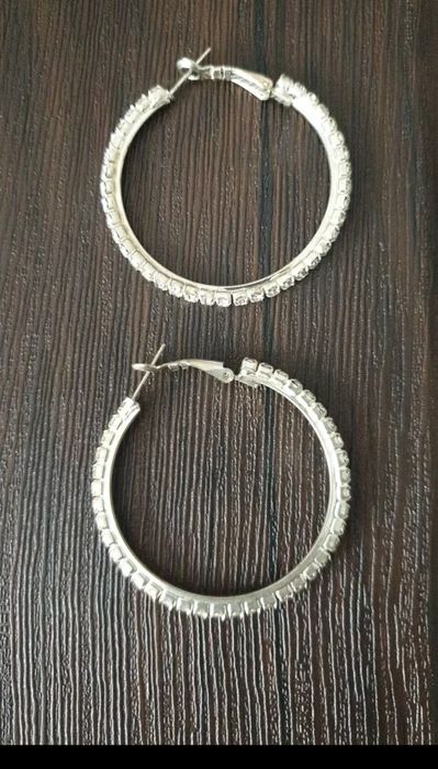 Продам серьги кольца новые