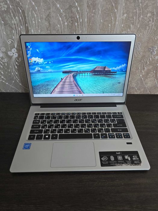 Acer Swift 1 компактный ноутбук в отличном состоянии