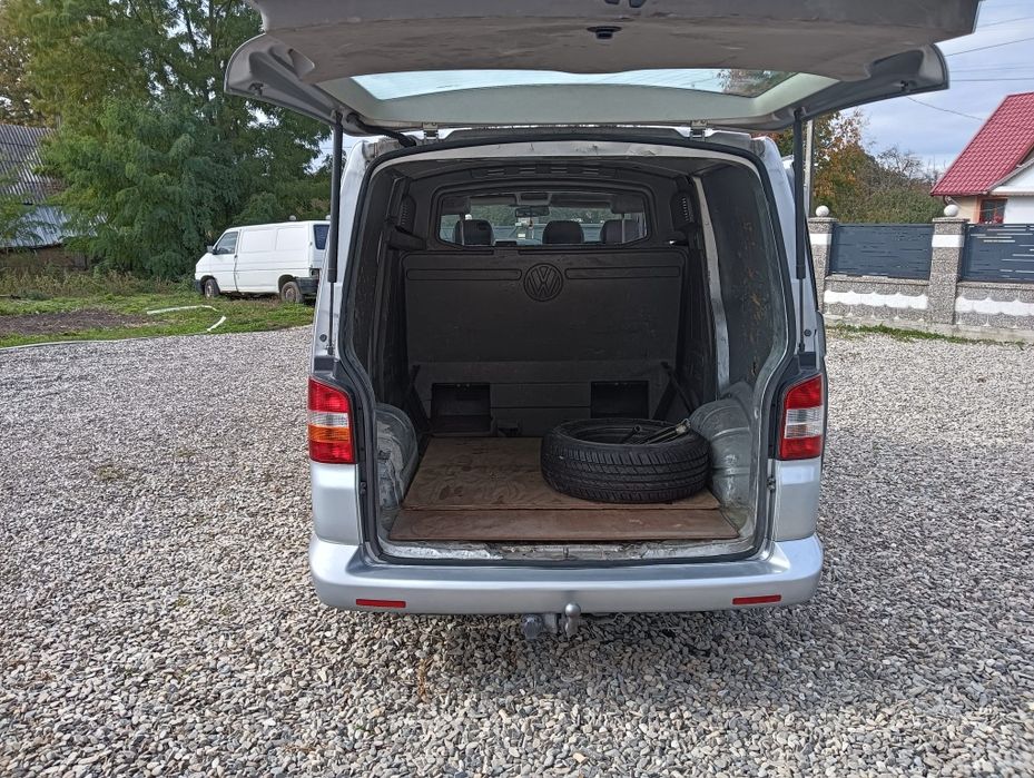 VW Transporter T5 an fabricatie 2009  2.5 tdi 96 KWmotor 2.5 tdi