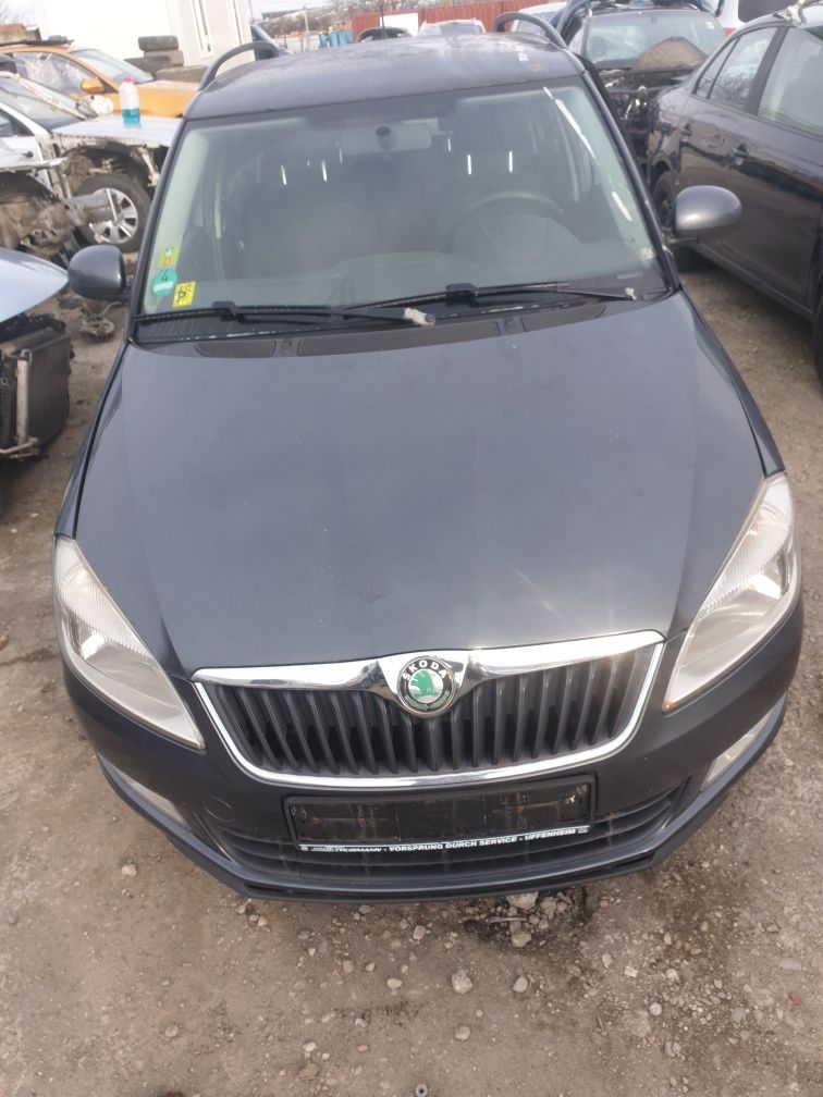 Dezmembram Skoda fabia 2 1.2 tsi cod motor cbz-b manual 5+1 trepte MFX