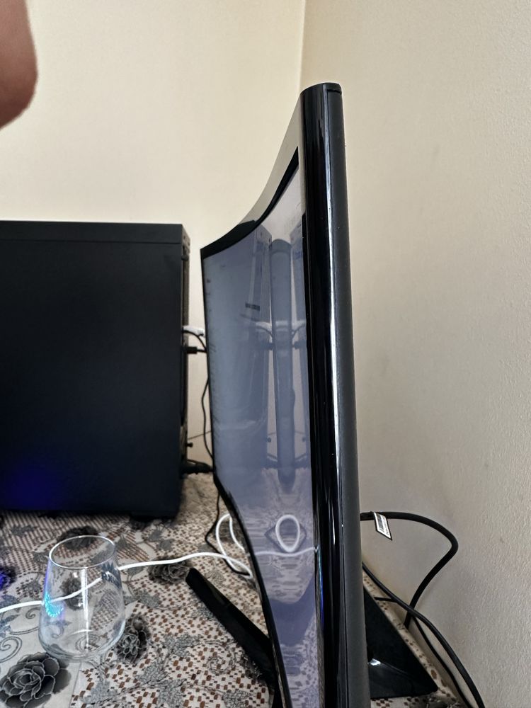 Геймърски компютър + 24” Samsung извит монитор – Готов за игра!