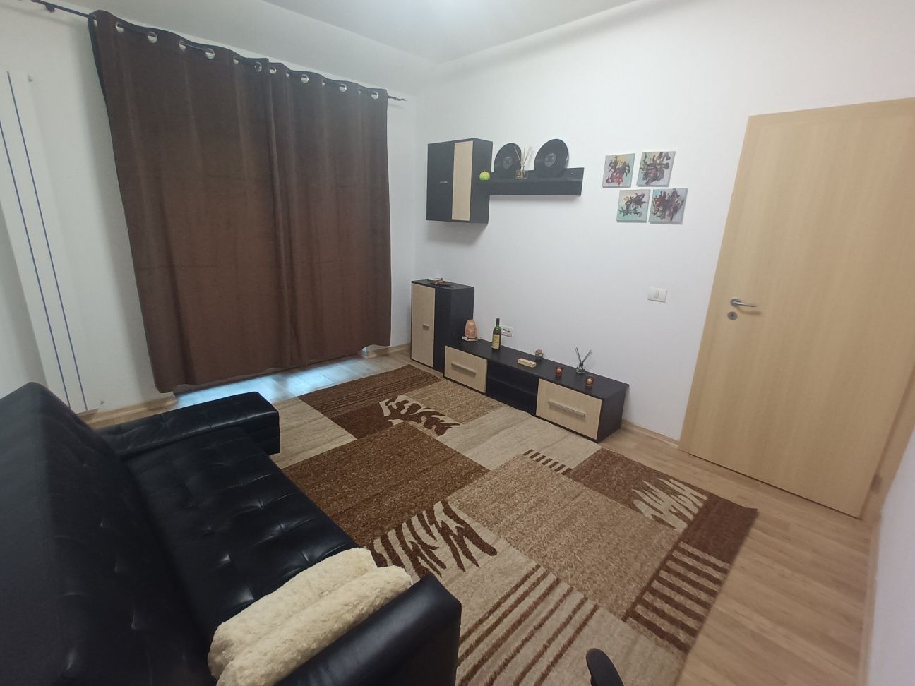 Inchiriez apartament