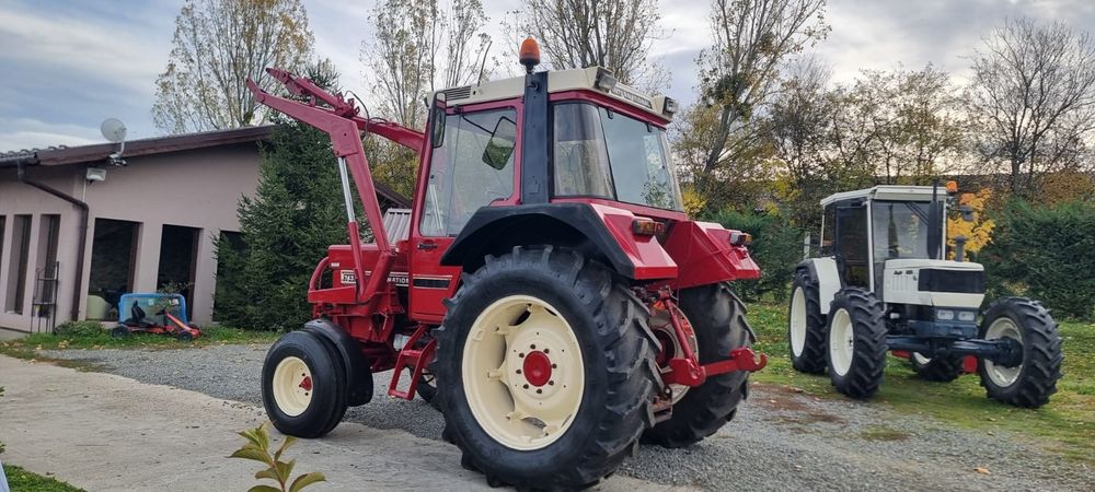 Tractor Internațional 745 XL cu încărcător