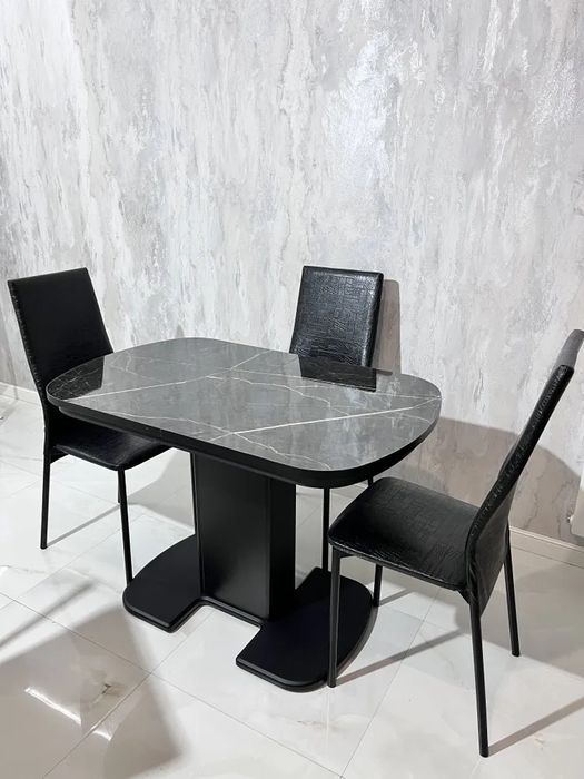 Стол и 4 стула  .