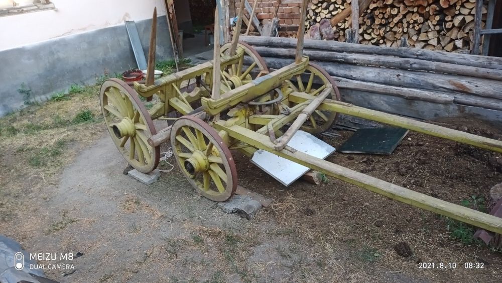 Дървена каруца в перфектно състояние