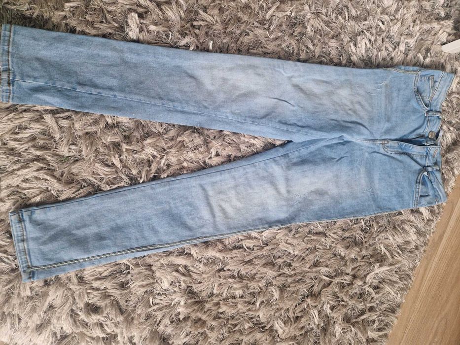 Blugi zara model deosebit