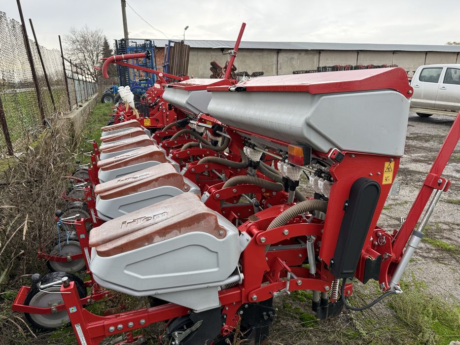 Продавам сеялка IrTem 6 реда с торовнасяне!