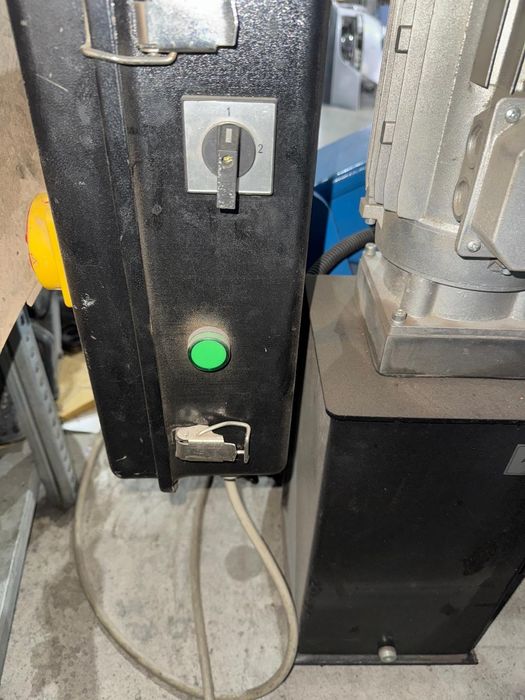 Vând mașină de jantat roti camioane și mașini agricole