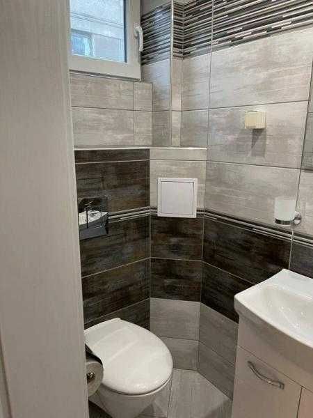 Дава се под наем Двустаен апартамент в Бургас, Център - 55 кв.м за 408 € - Снимка #3