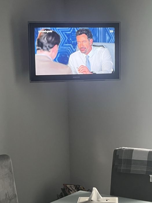 Televizor samsung led 32 d 550 cu suport mobil pe colt ptr p de perete