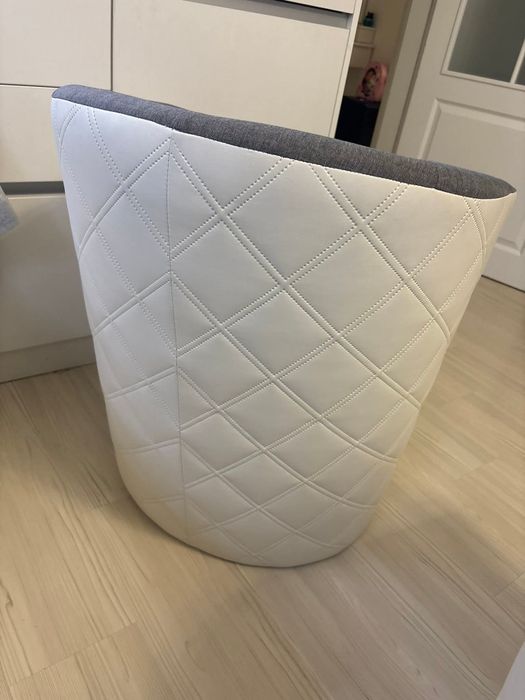 Фотьойли и  трапезна маса