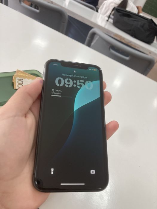 iPhone 11 prodam