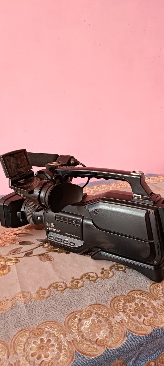 Sony HXR-MC2000 ( камера сотилади)