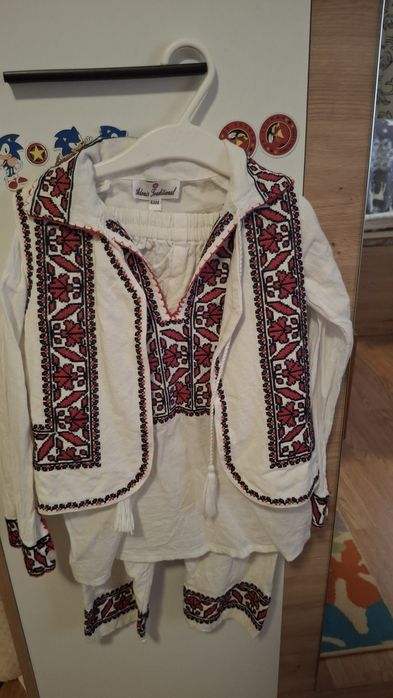 Vând costum popular pentru baietel