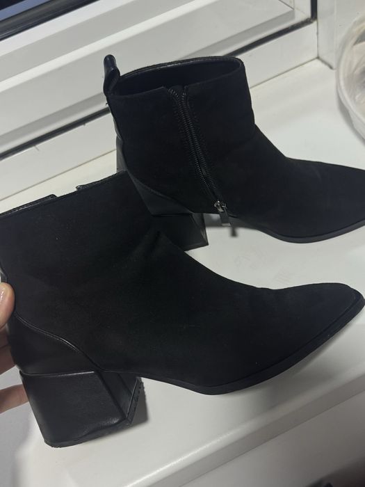 Обувь пилжаки двойка джинсы рубашка платье