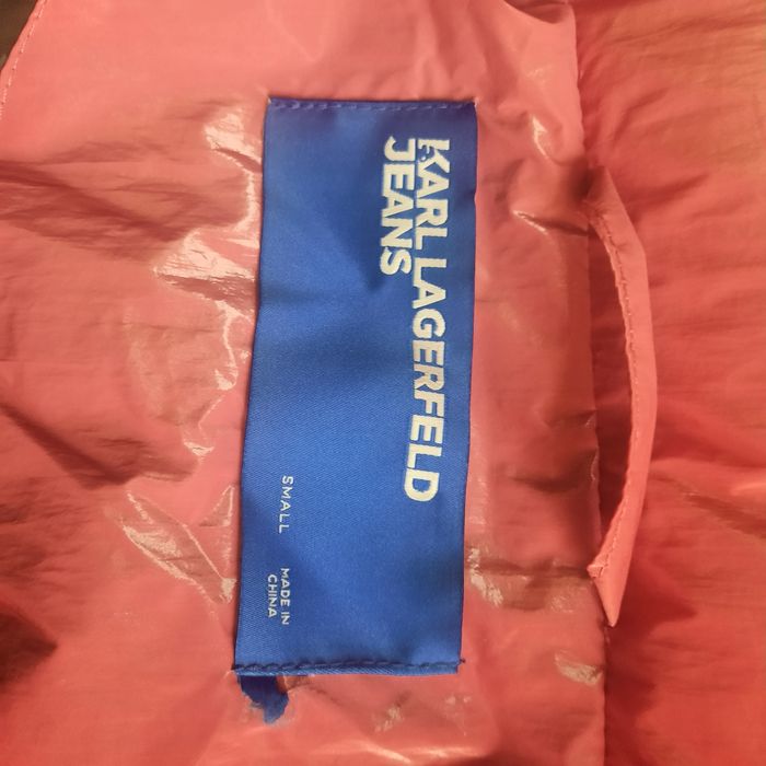 Намаление на 270 Оригинално дамско яке на Karl Lagerfeld