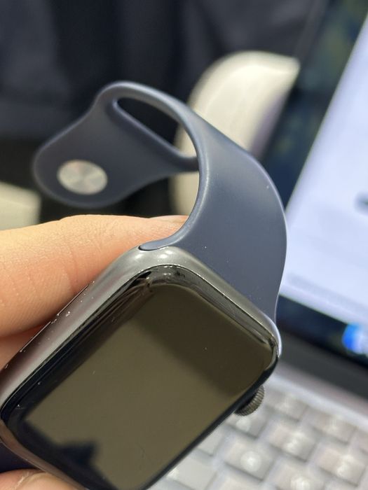 Apple Watch SE - Black 44mm