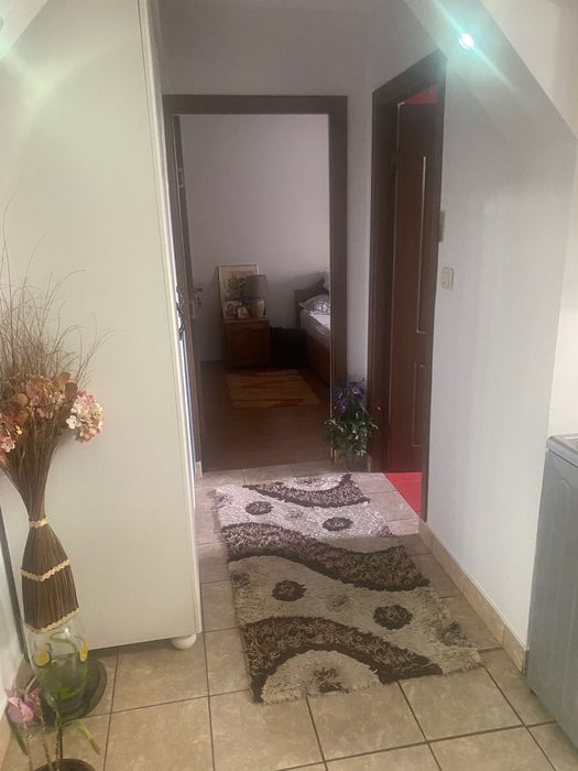 P.F. Vând apartament cu 2 camere separate