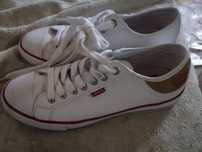 Levi;s nr 42 piele noi