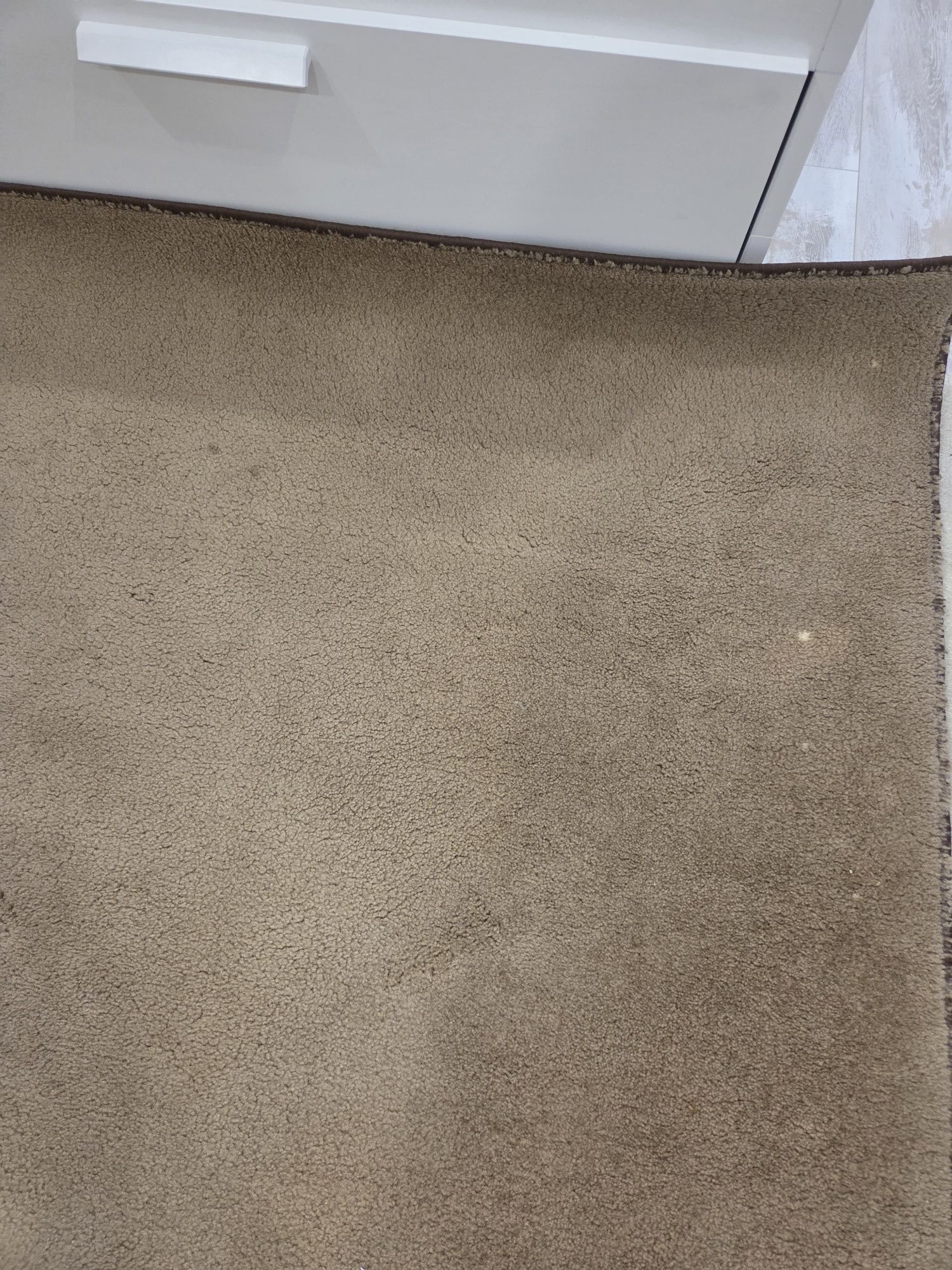 Продавам килим 160/260 см.