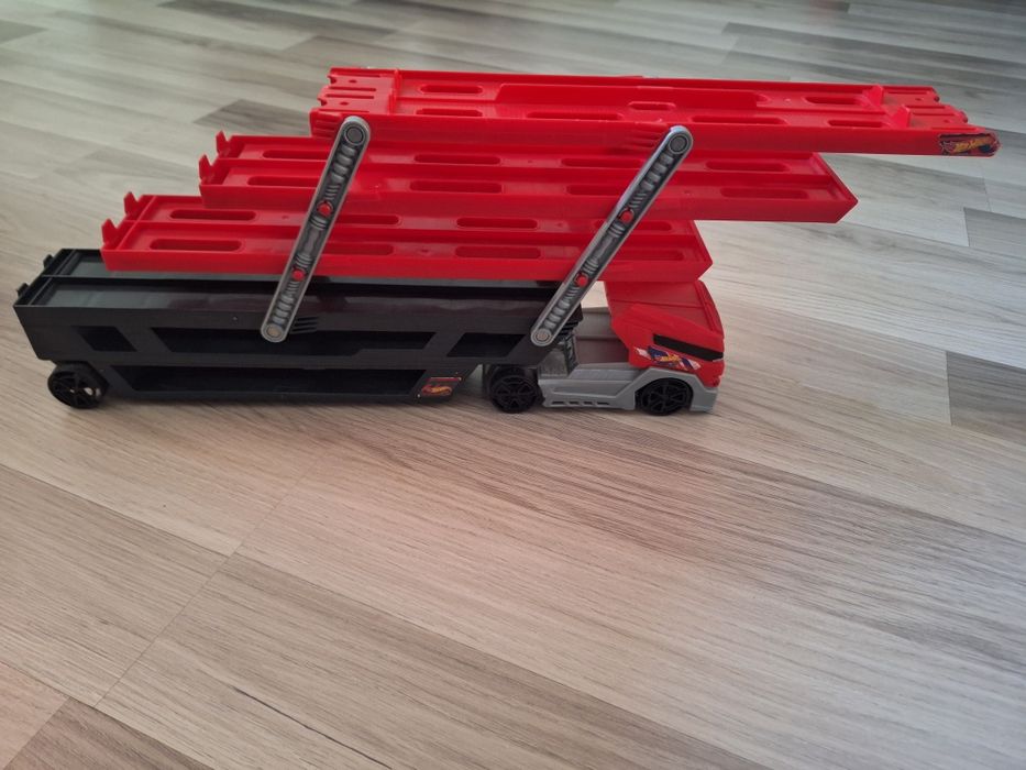 Hot Wheels Mega *tir transportor