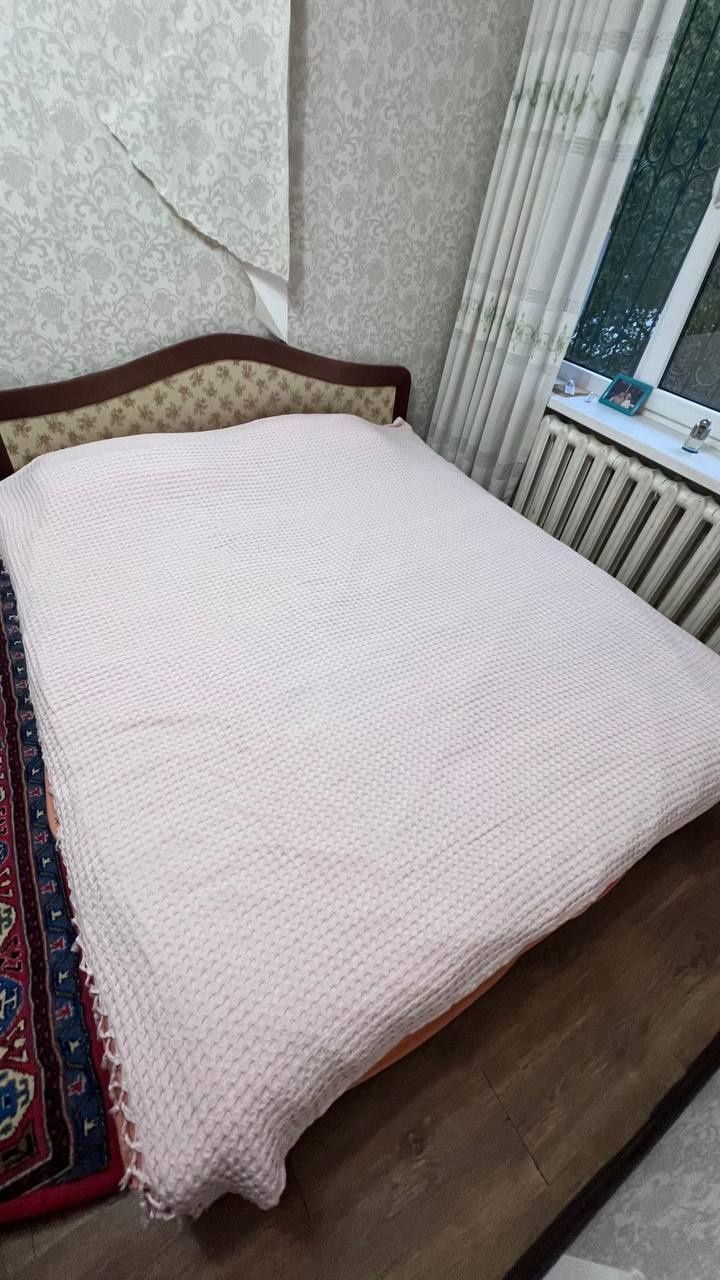 Двухспальная кровать