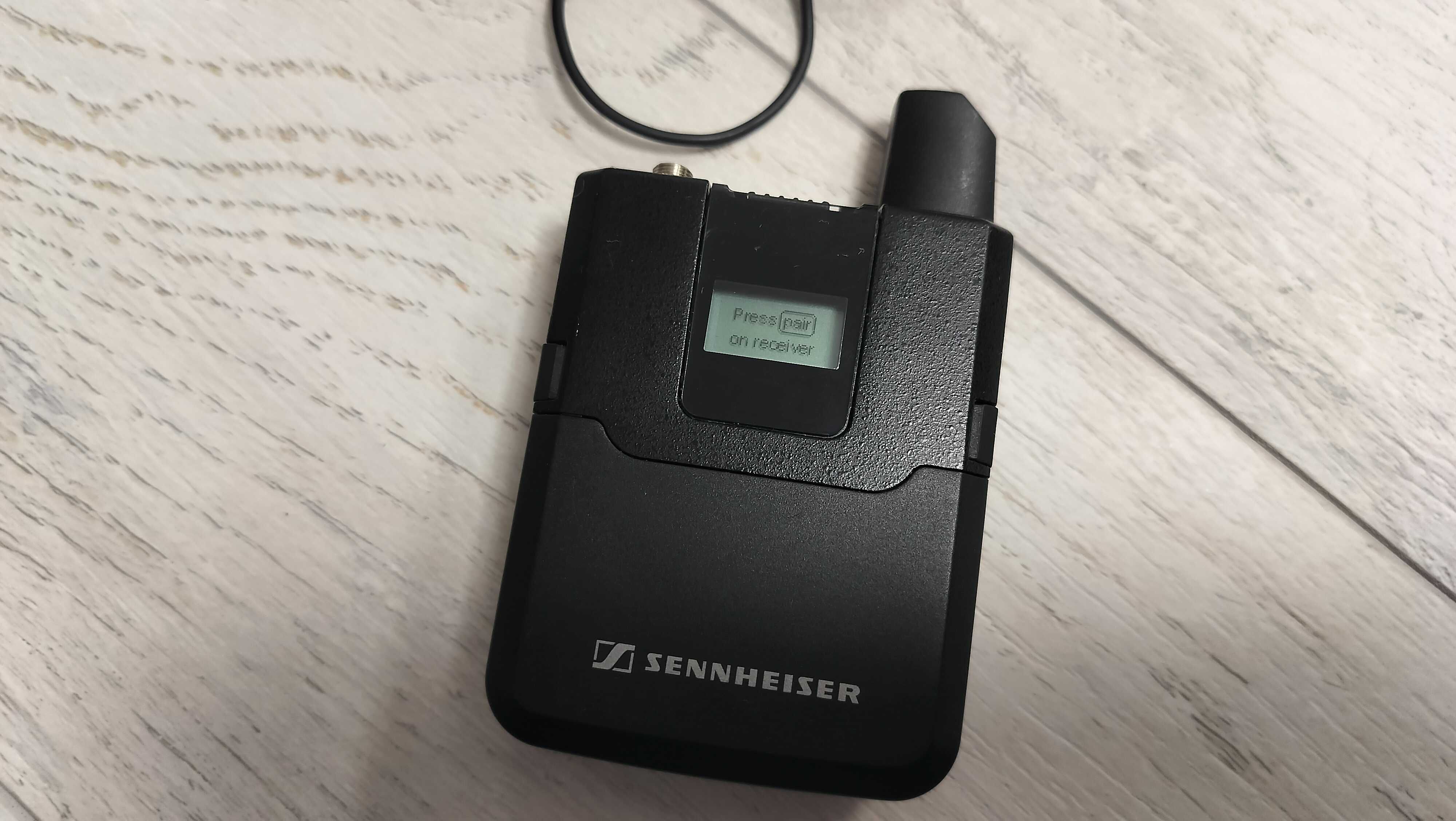 Transmitator bodypack Sennheiser SK AVX Version - 3 cu lavaliera
