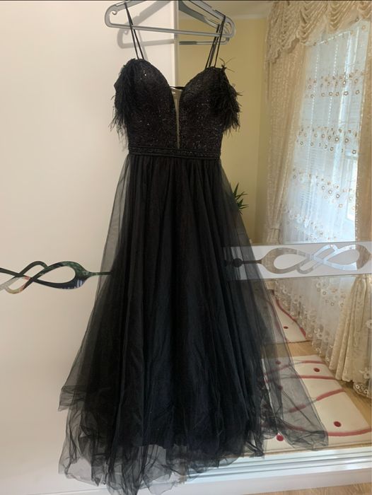 Черна бална рокля