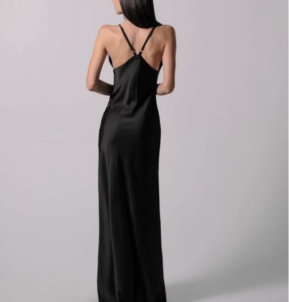 Черна сатенена рокля RADAPOLA