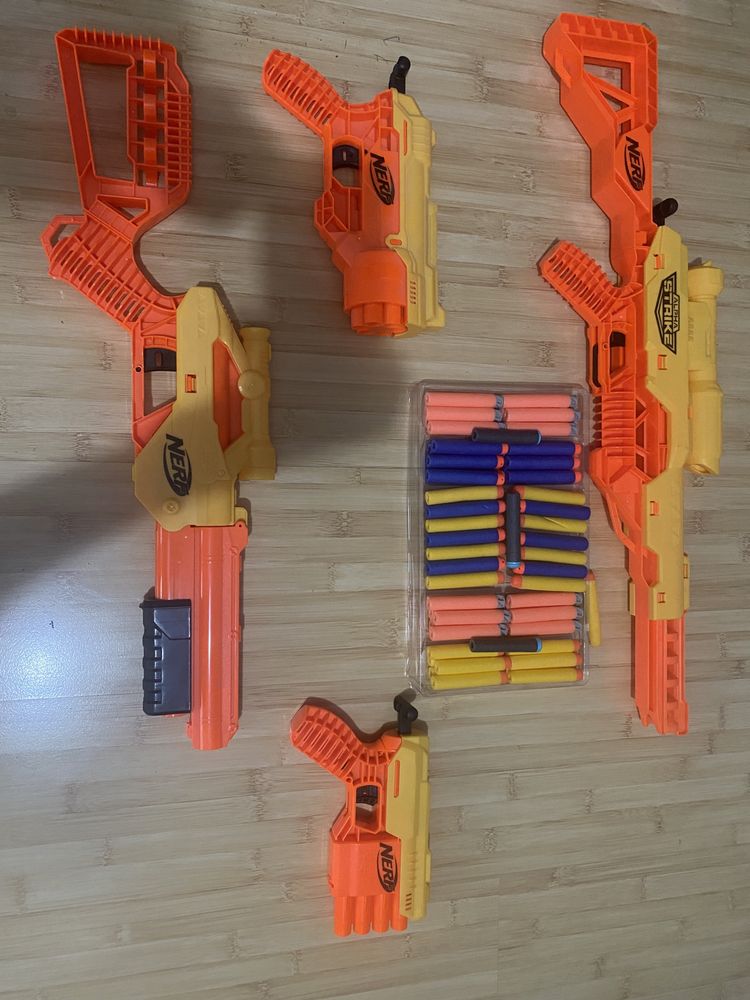 Pistoale nerf set+bureti