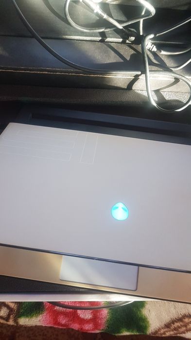 Alienware m15 r2 cu garantie 1 an,displey 4k,i7,16gb,rtx 2070 max q