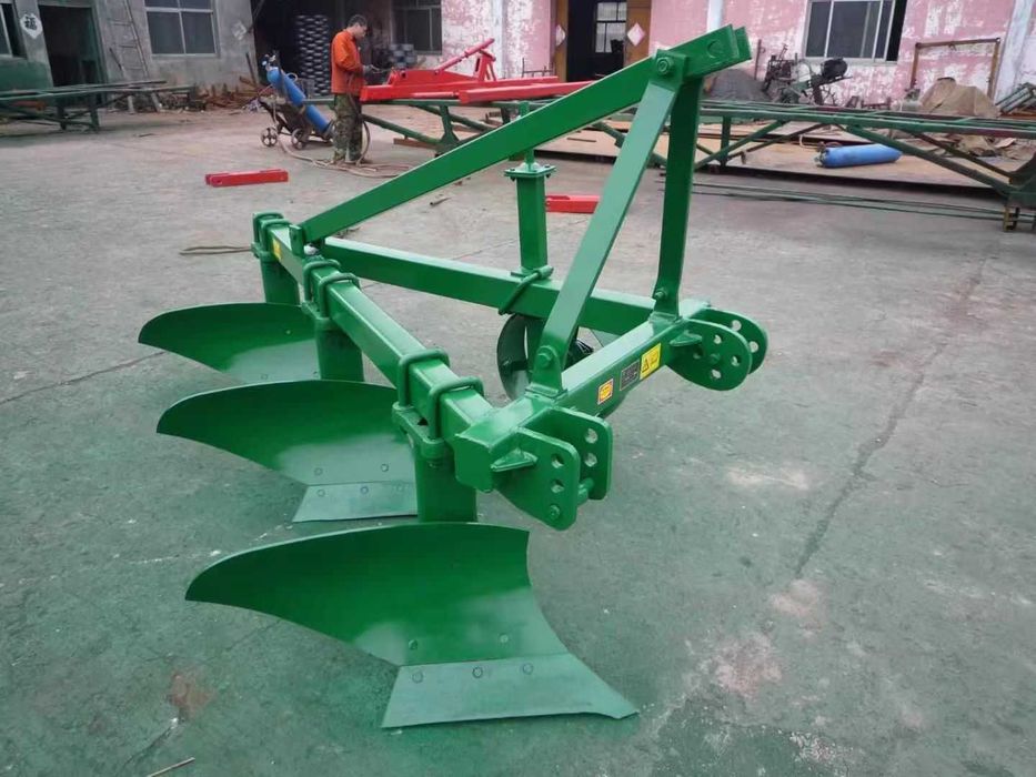 Плуг 3х корпусной