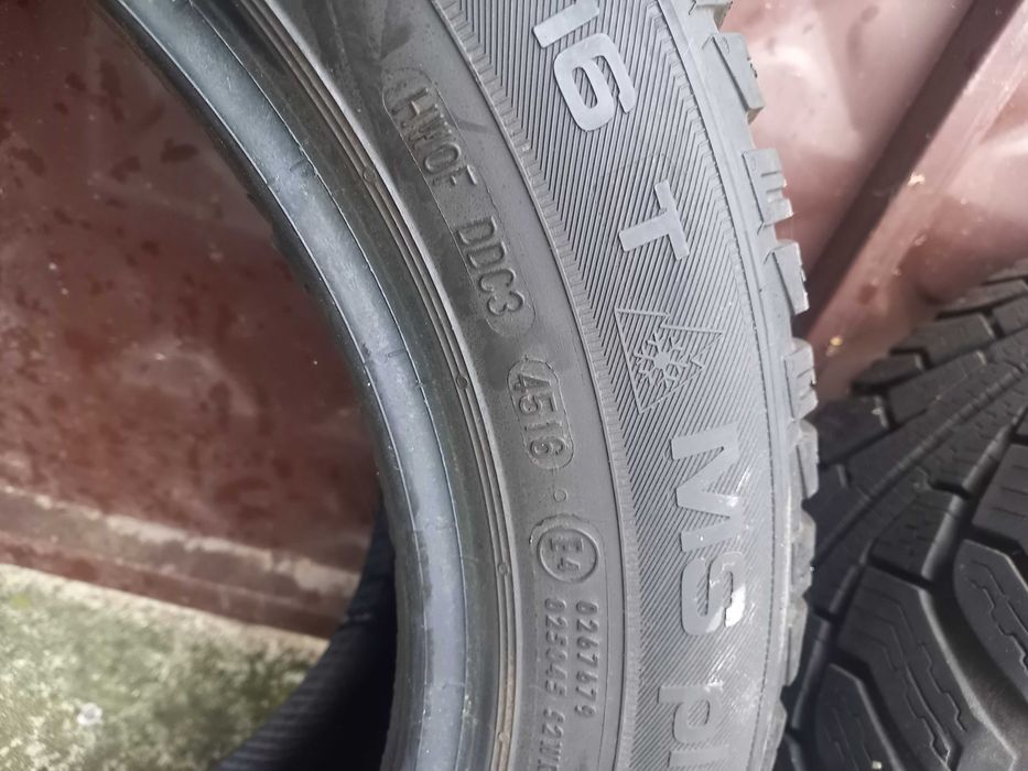 Зимни гуми 2 x  205 55 16 Uniroyal