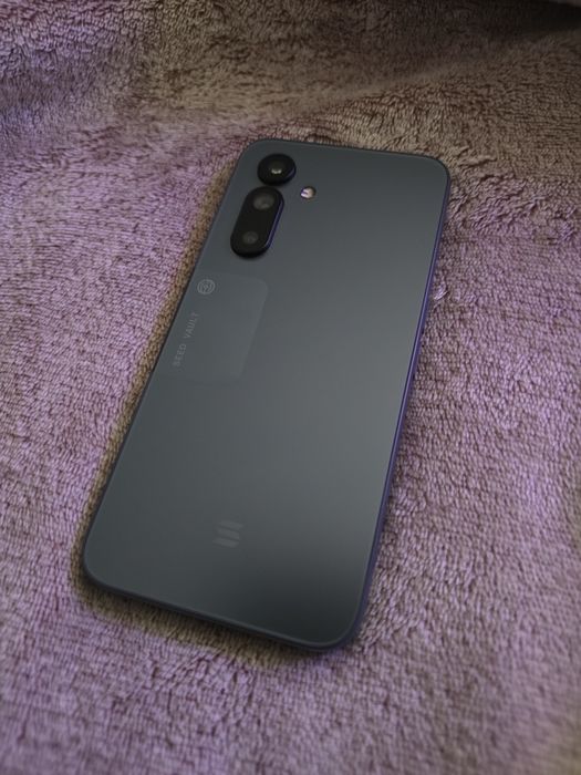 Продавам 2х Solana Seeker phone