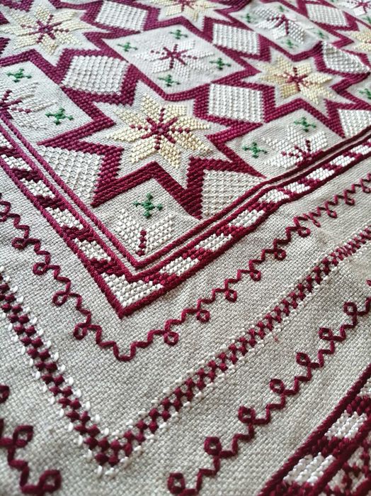 Голямо ръчно бродирано каре, покривка битова, вълнен месал