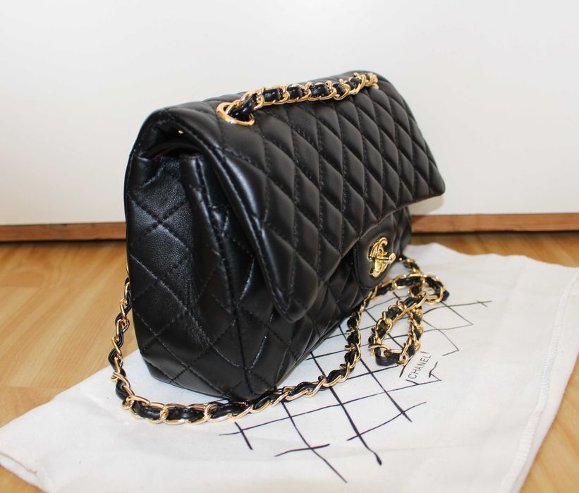 Дамската чанта Chanel Classic Flap