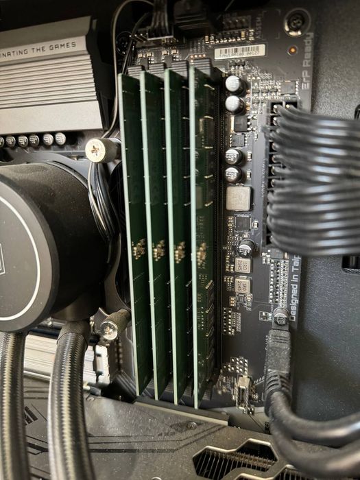 Продам мощьный игровой компьютер Core i9 12900KF 16 ядер RTX3090Ti