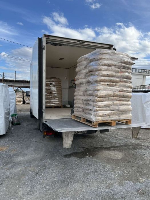 Български и вносни пелети за котли и камини.